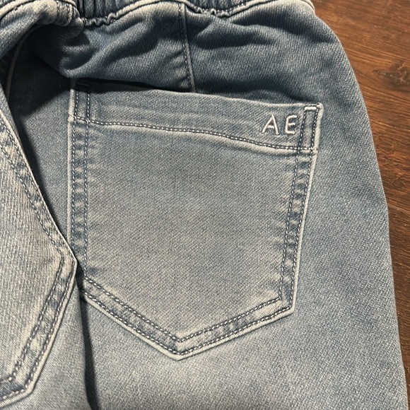 Woman’s American Eagle Trouser Jeans - Picture 2 of 4